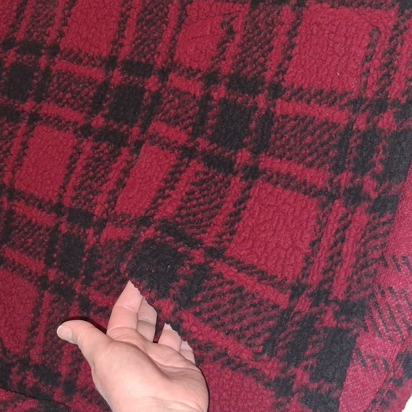 VS Pink Maroon/Raspberry And Black Sherpa Pullover - Picture 5 of 8